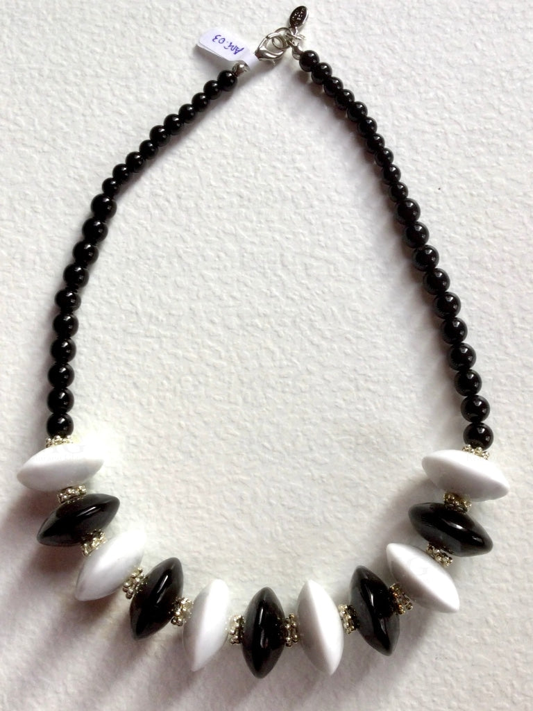 Crushed Pearl Necklace - Black And White