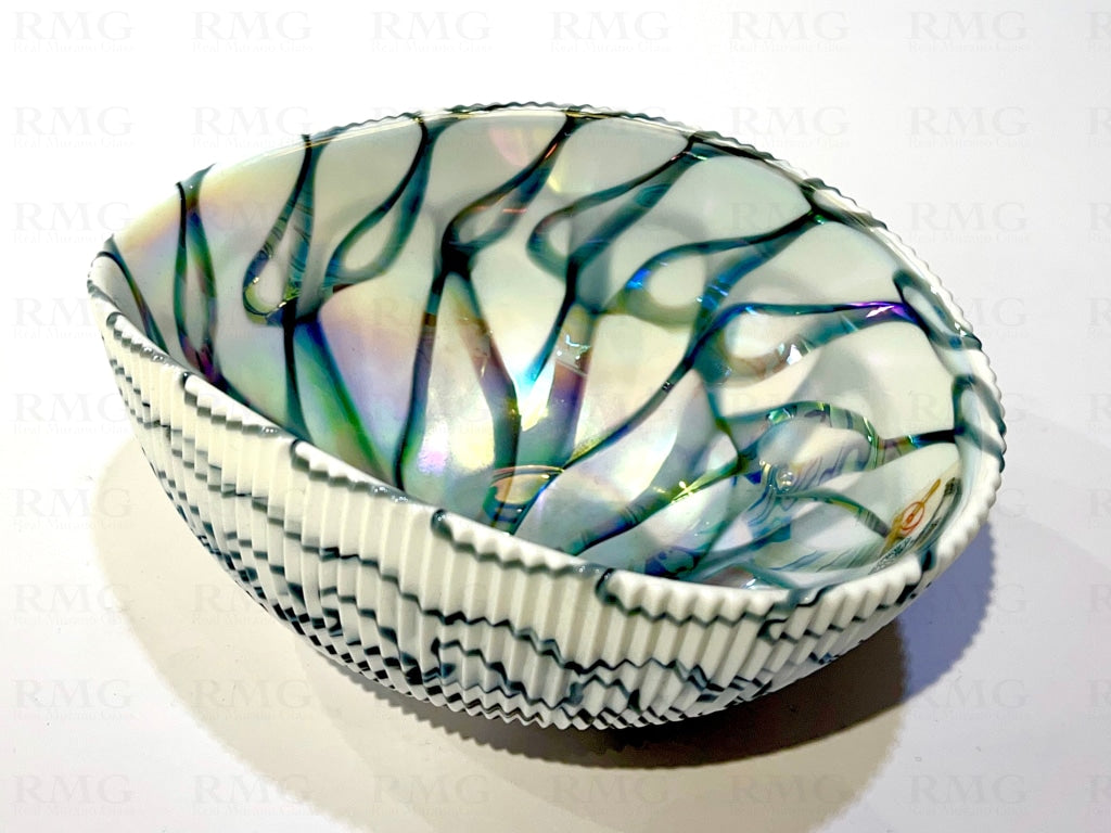 Opalescent Shell Black And White - Small